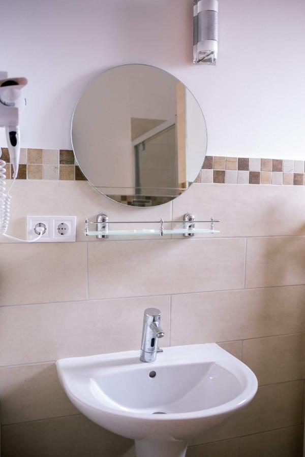ホテル Casa Claudia Sangeorgiu de Padure エクステリア 写真